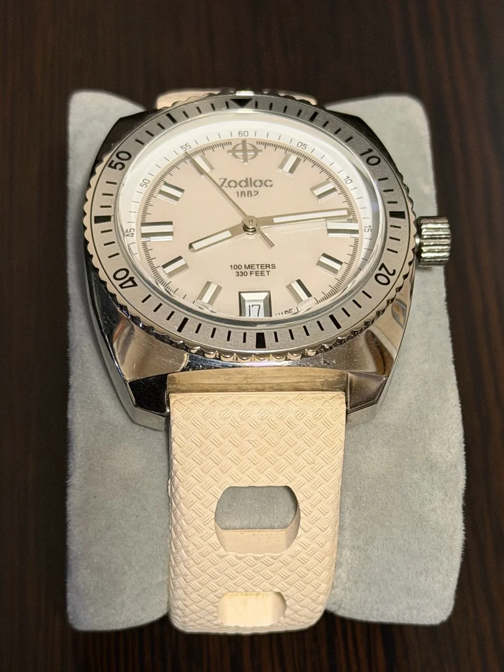 Zodiac Sea Dragon Quartz Wristwatch with White Rubber Strap